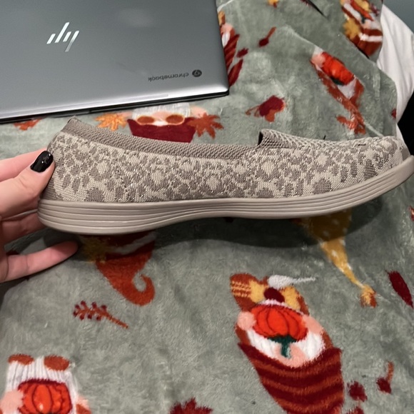 BRAND NEW SKETCHERS ON THE GO DREAMY SIZE 8.5 leopard print sparkly grey - Picture 4 of 5